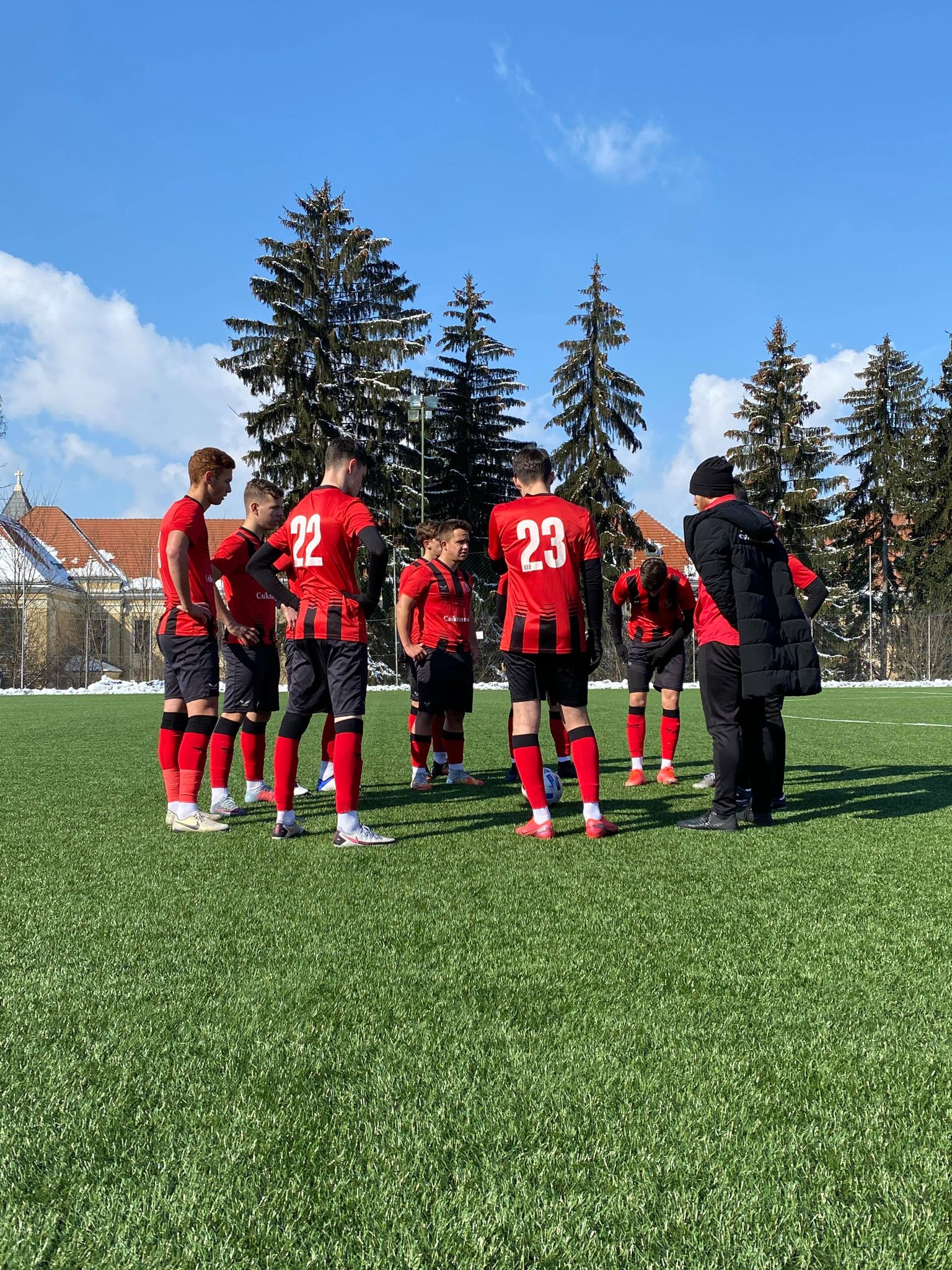 Hátrányból mentett pontot az U19