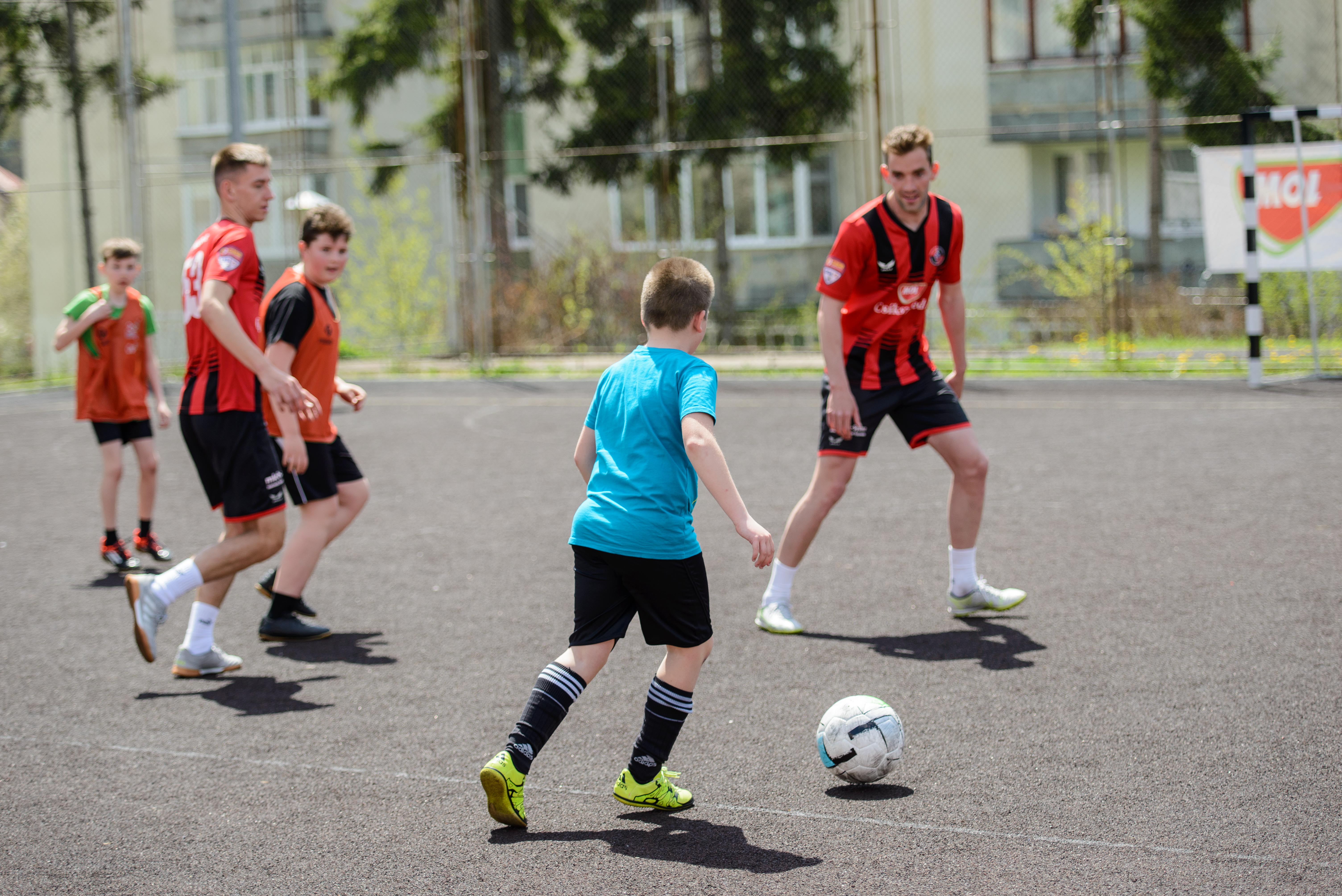 Együtt fociztunk az iskolásokkal