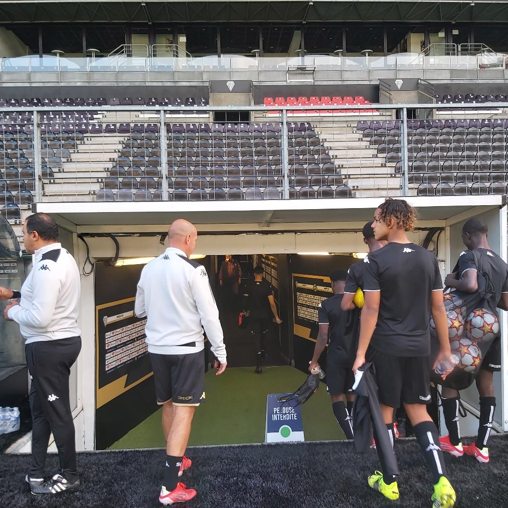 Patinás stadionban játszunk