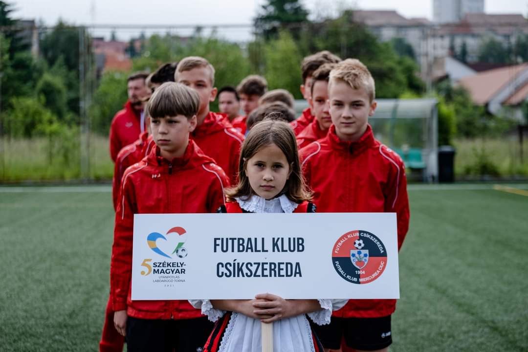 Mindkét szemünk nevet