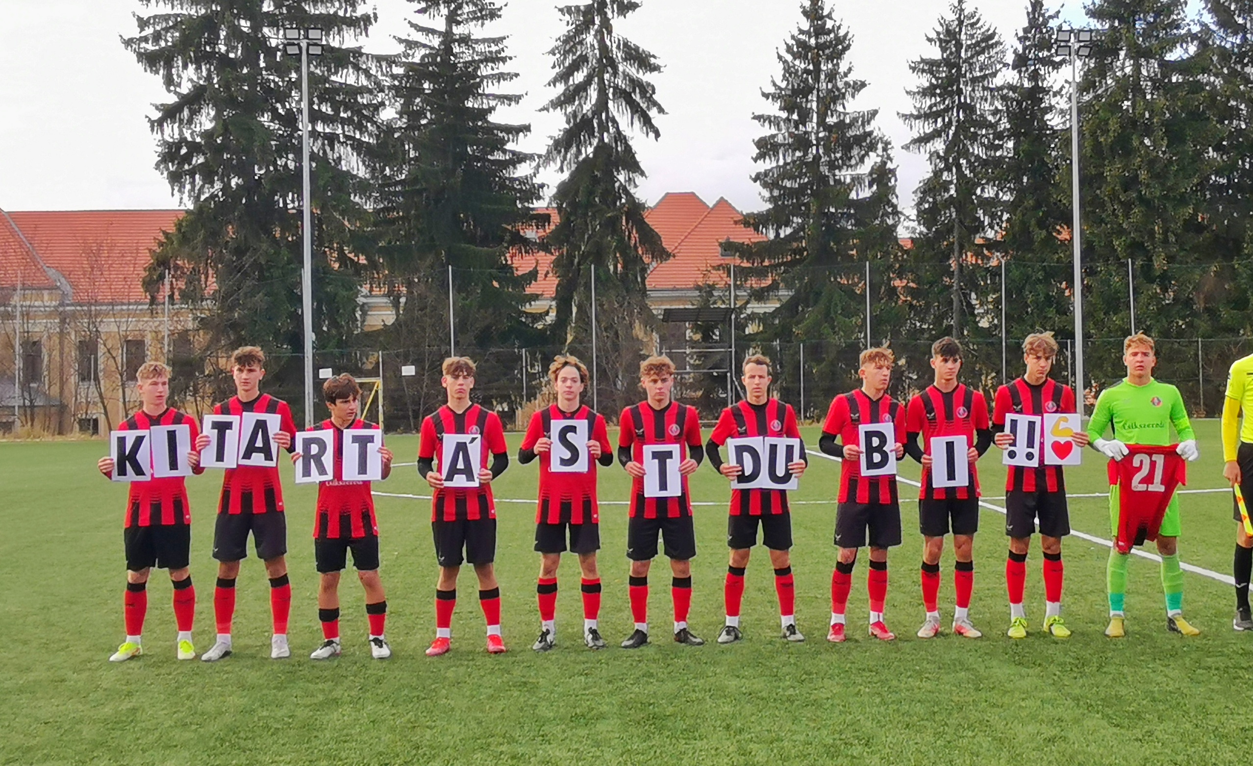 Hiányos kerettel döntetlent értek el