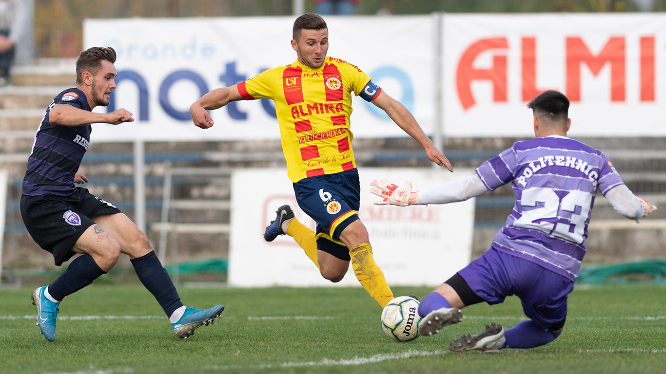 Apró nálunk folytatja